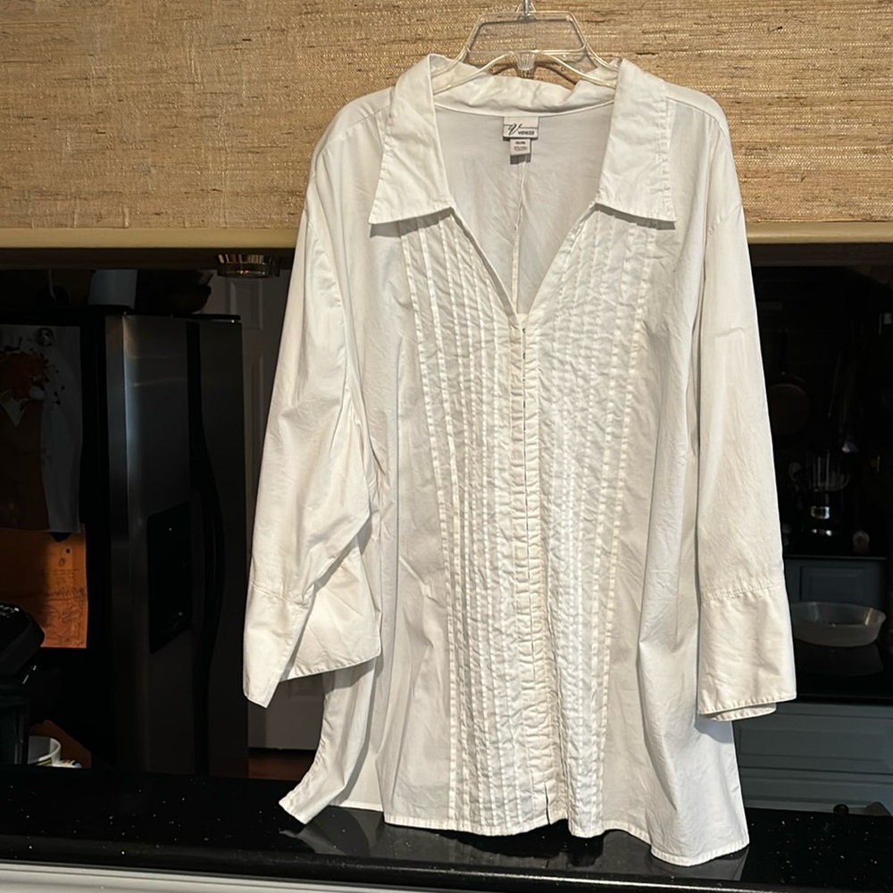 Venezia Woman’s tuxedo style white ruffled shirt